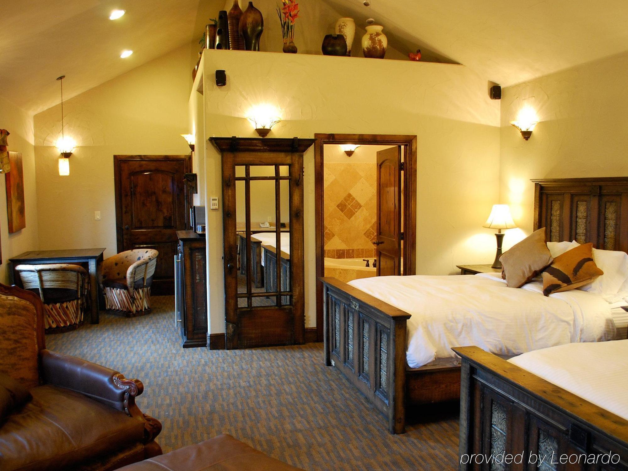 Rustic Creek Ranch Resort At North Jellystone Park Burleson Exterior photo