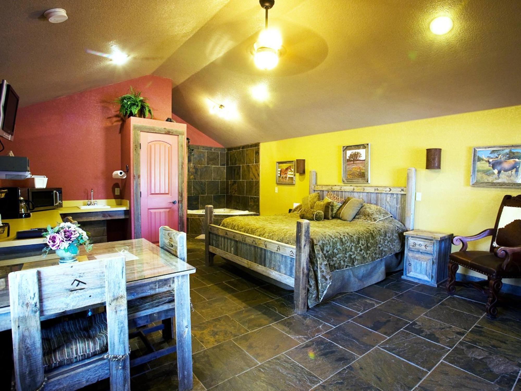 Rustic Creek Ranch Resort At North Jellystone Park Burleson Exterior photo