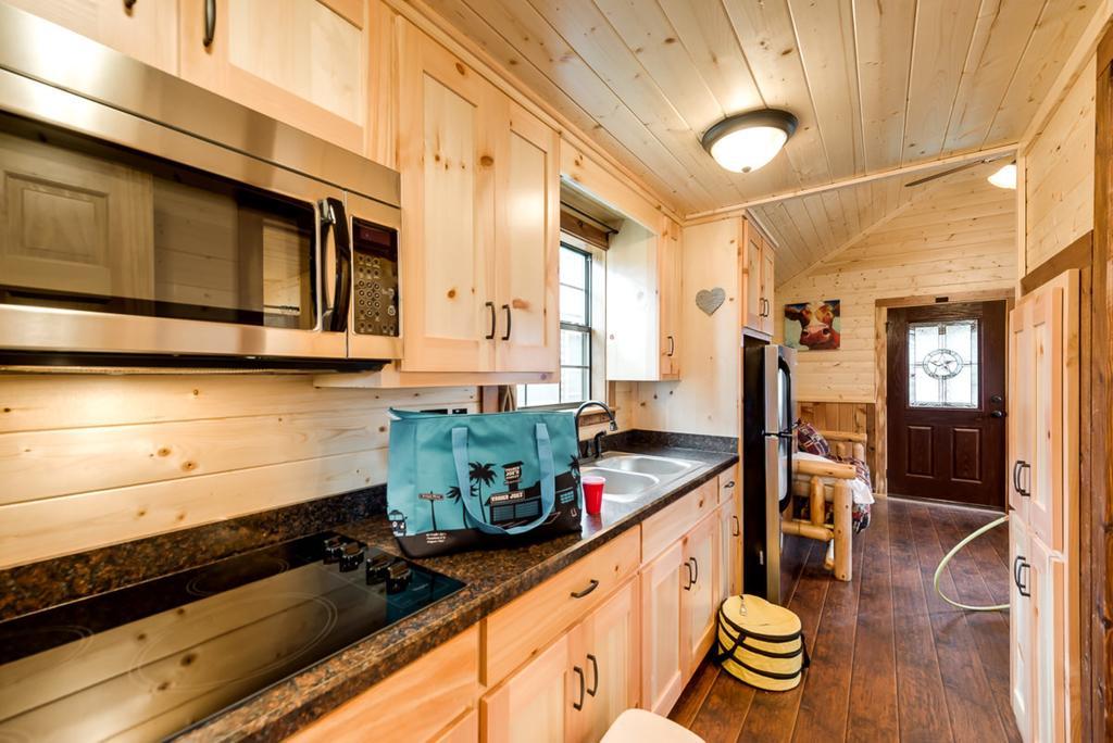 Rustic Creek Ranch Resort At North Jellystone Park Burleson Exterior photo