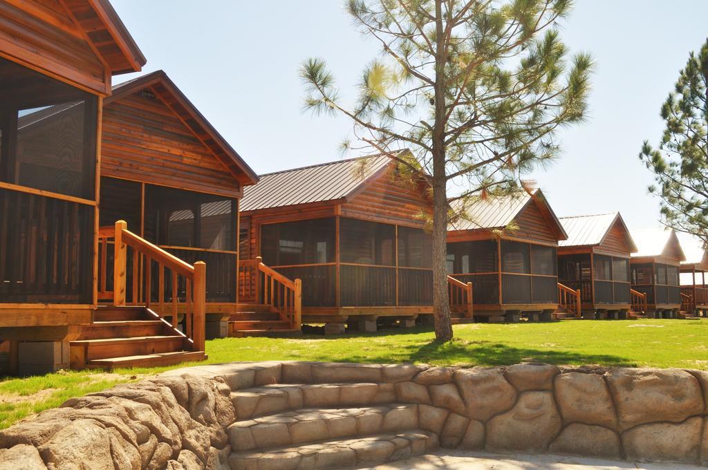 Rustic Creek Ranch Resort At North Jellystone Park Burleson Exterior photo