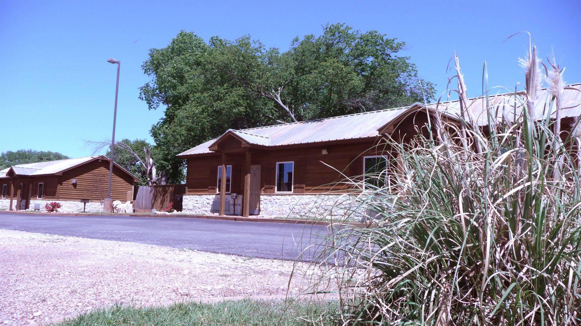 Rustic Creek Ranch Resort At North Jellystone Park Burleson Exterior photo