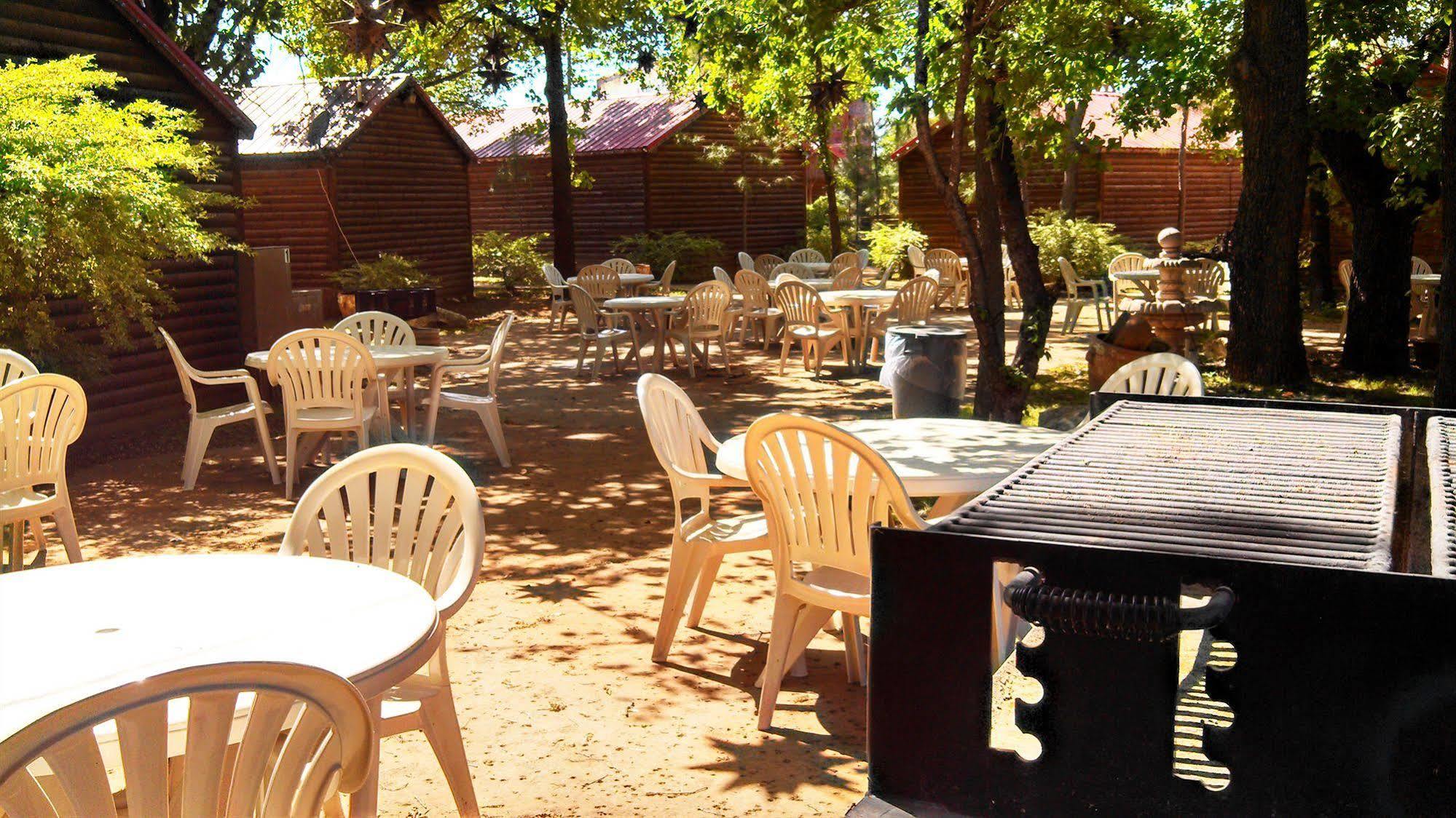 Rustic Creek Ranch Resort At North Jellystone Park Burleson Exterior photo